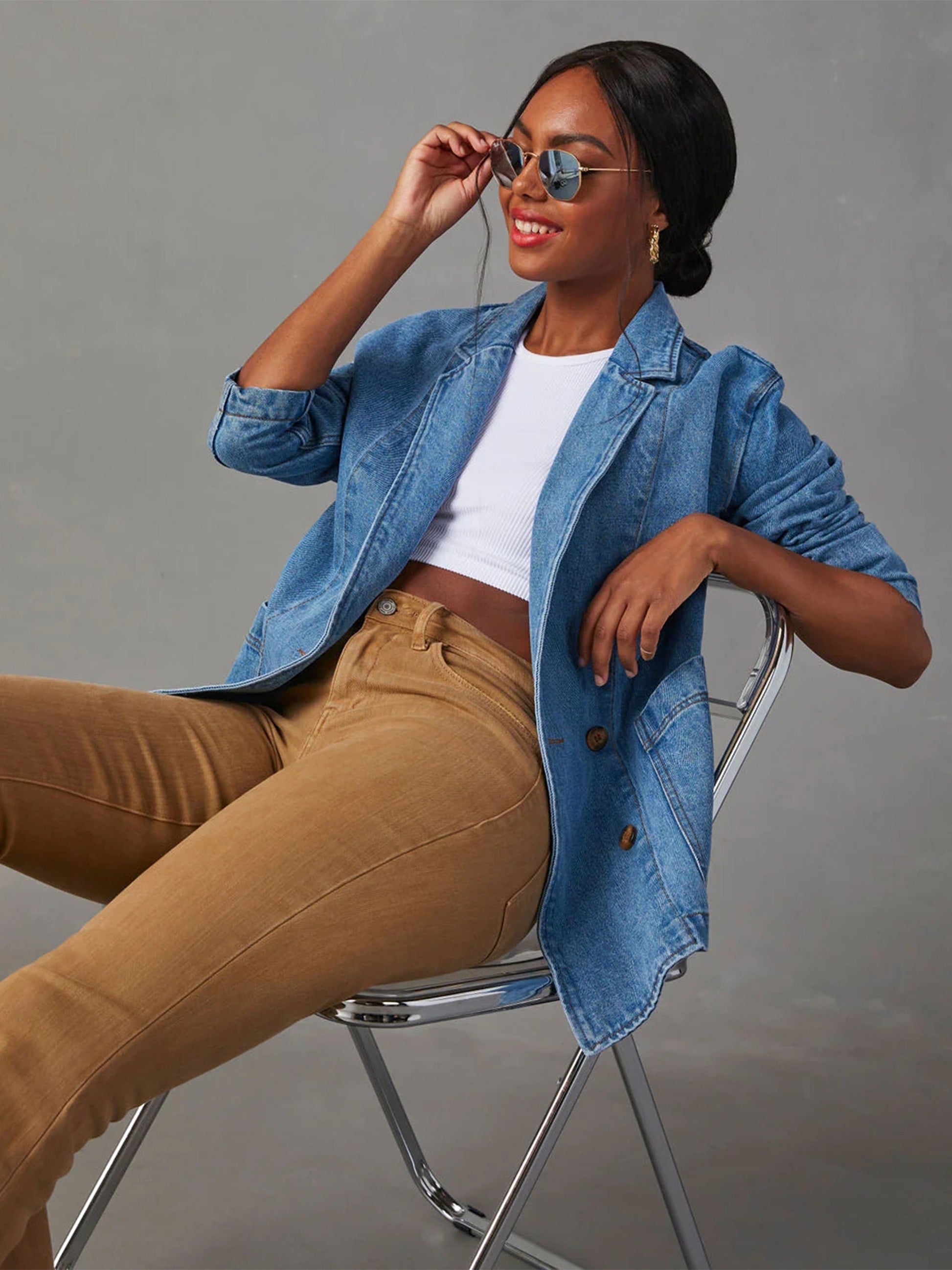 Lange gewassen blauwe spijkerjas: stijlvolle lente en herfst essential afbeelding 4