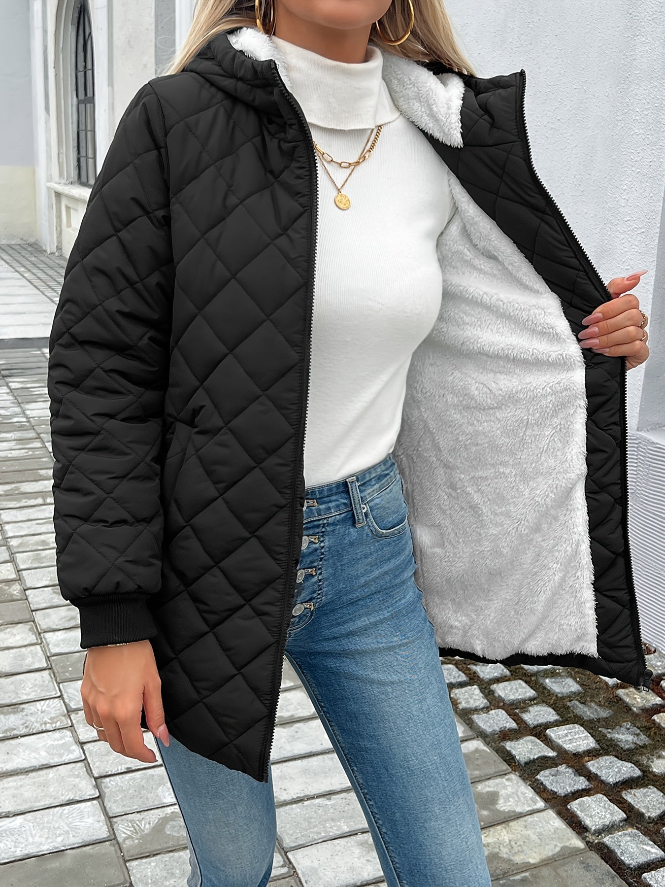Moderne dames puffer jas - Stijl en comfort in één | Trendy halflang design in hoogwaardige katoenmix | Praktische rits en tijdloze look | Ideaal voor herfst en winter afbeelding 2
