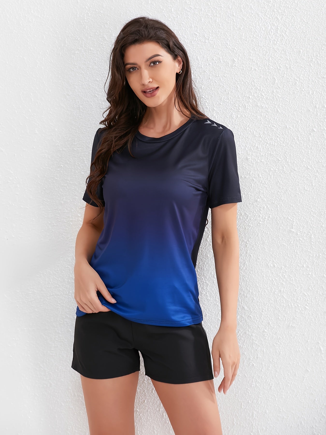 Modieuze en comfortabele ombre sport T-shirt voor dames | Hoog-elastische katoenmix | Geschikt voor elke sport | Ombre-print | All-seasons shirt afbeelding 3