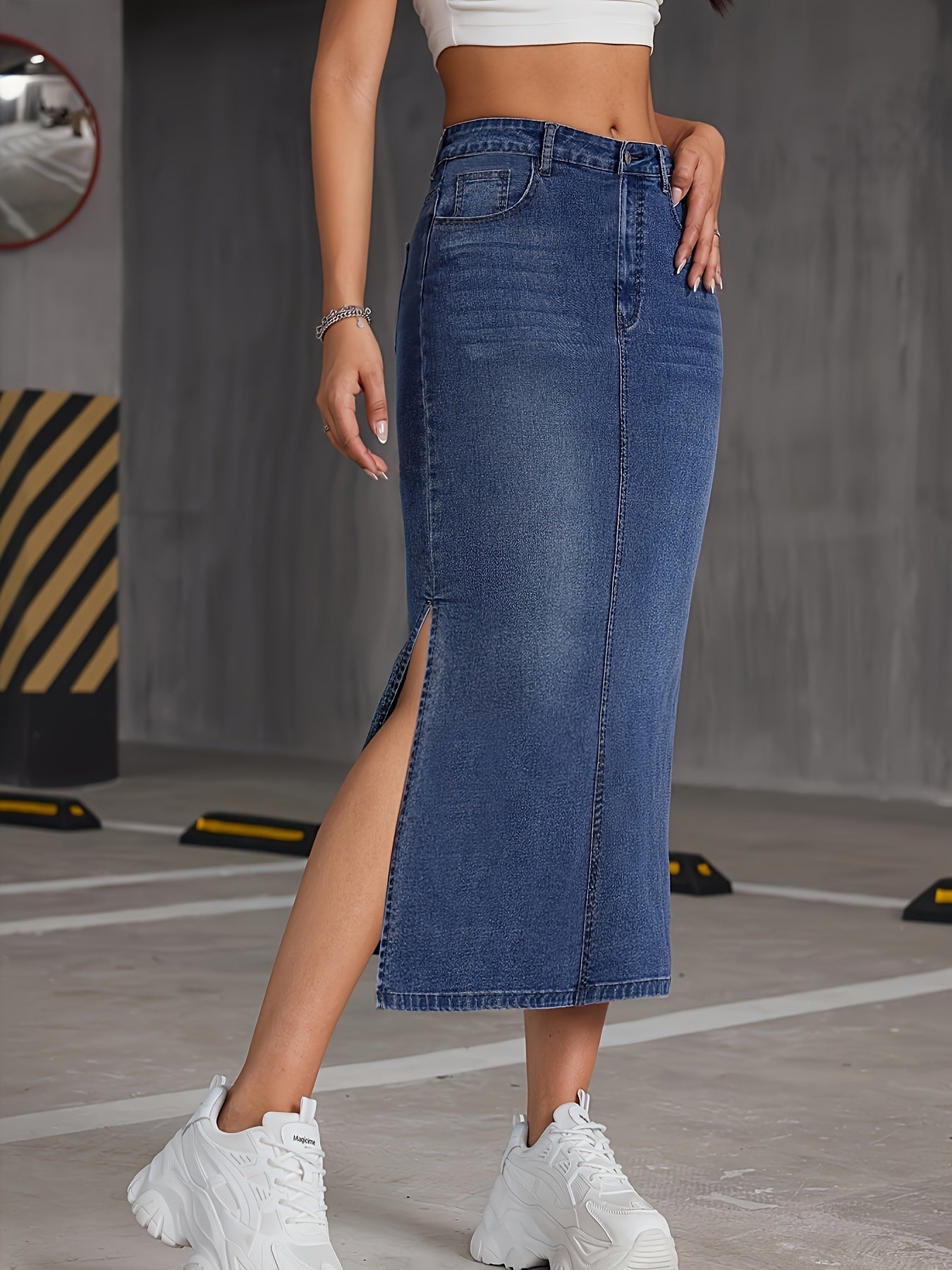 Blauwe denim midi-rok met hoge taille: stijlvol en comfortabel voor elke vrouw afbeelding 3