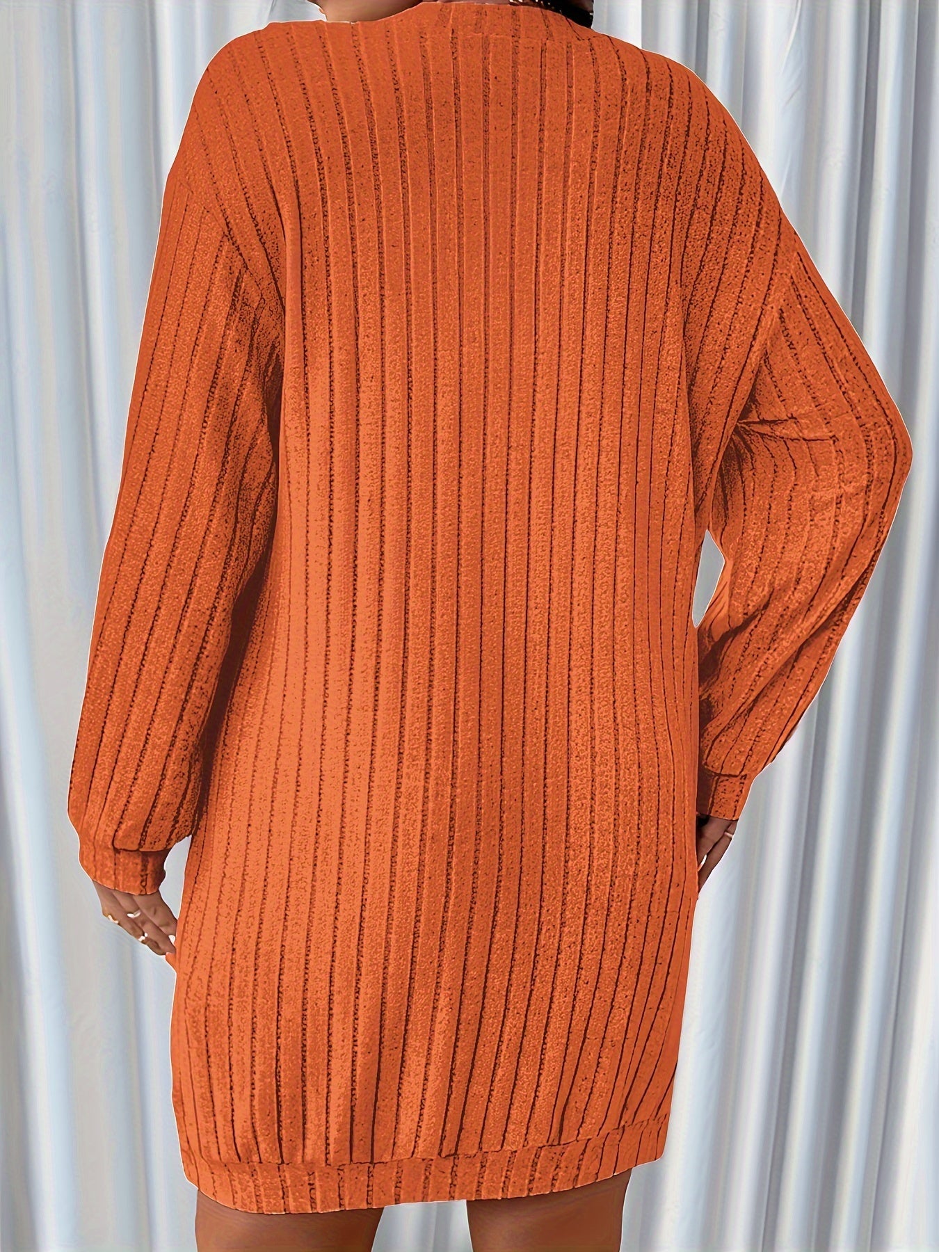 Geribbelde trui-jurk met V-hals en lange mouwen voor plus size - comfortabel en stijlvol! 🌸 Gemaakt van luxe katoenmix, ideaal voor elk seizoen. Shop nu! afbeelding 10