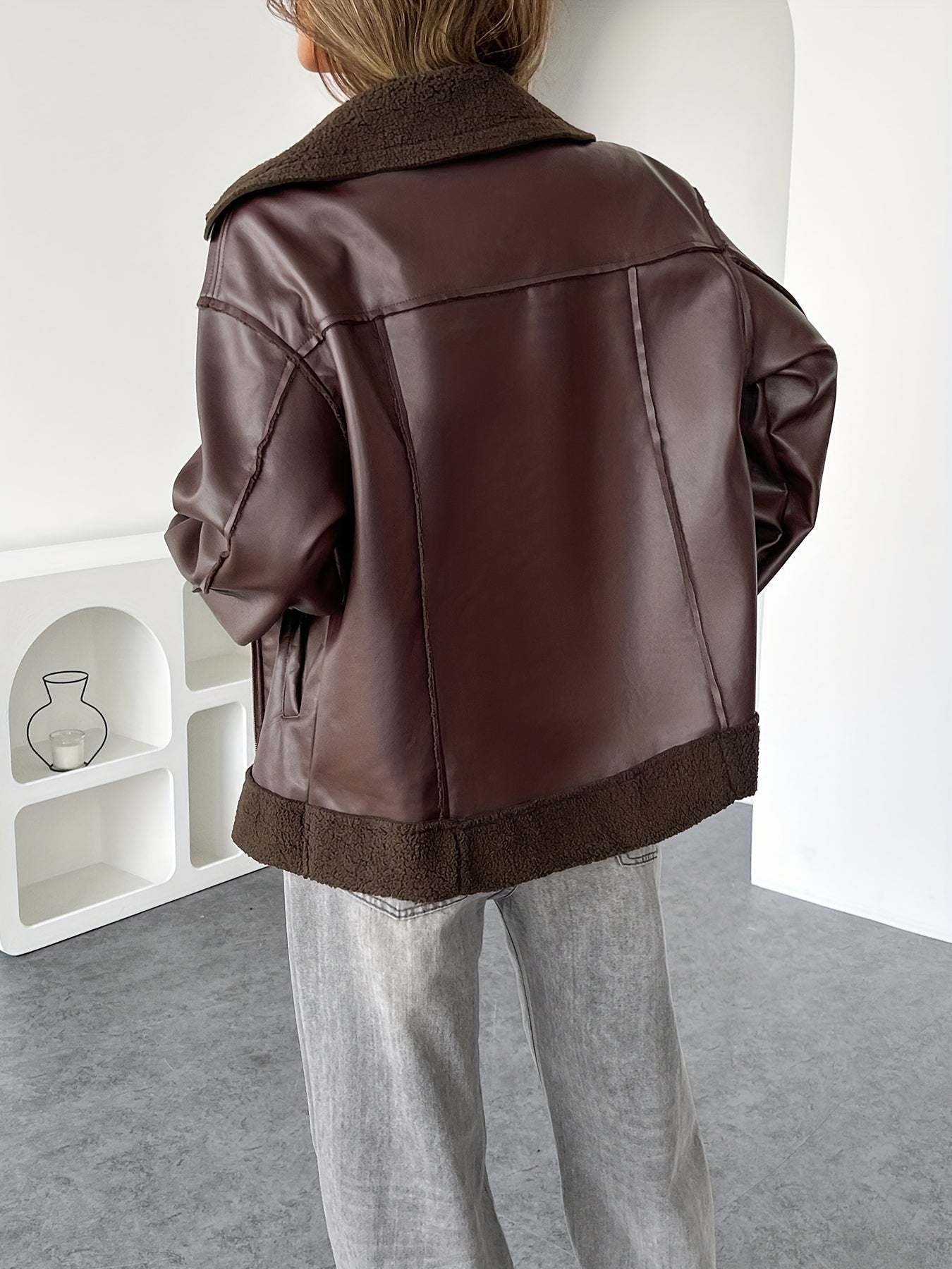 Dames leren jas met kunstbont kraag - modieus en warm voor herfst en winter afbeelding 3