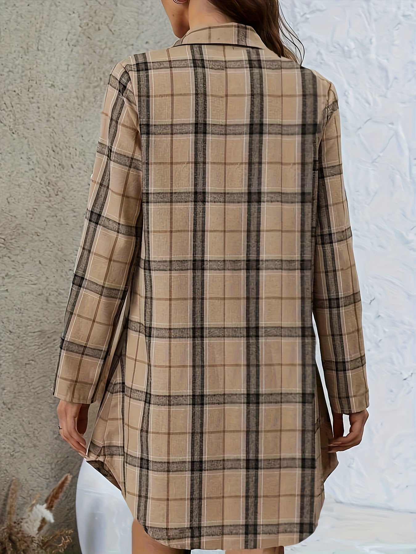 Stijlvolle overhemdjurk met V-hals: geschikt voor elke gelegenheid afbeelding 2