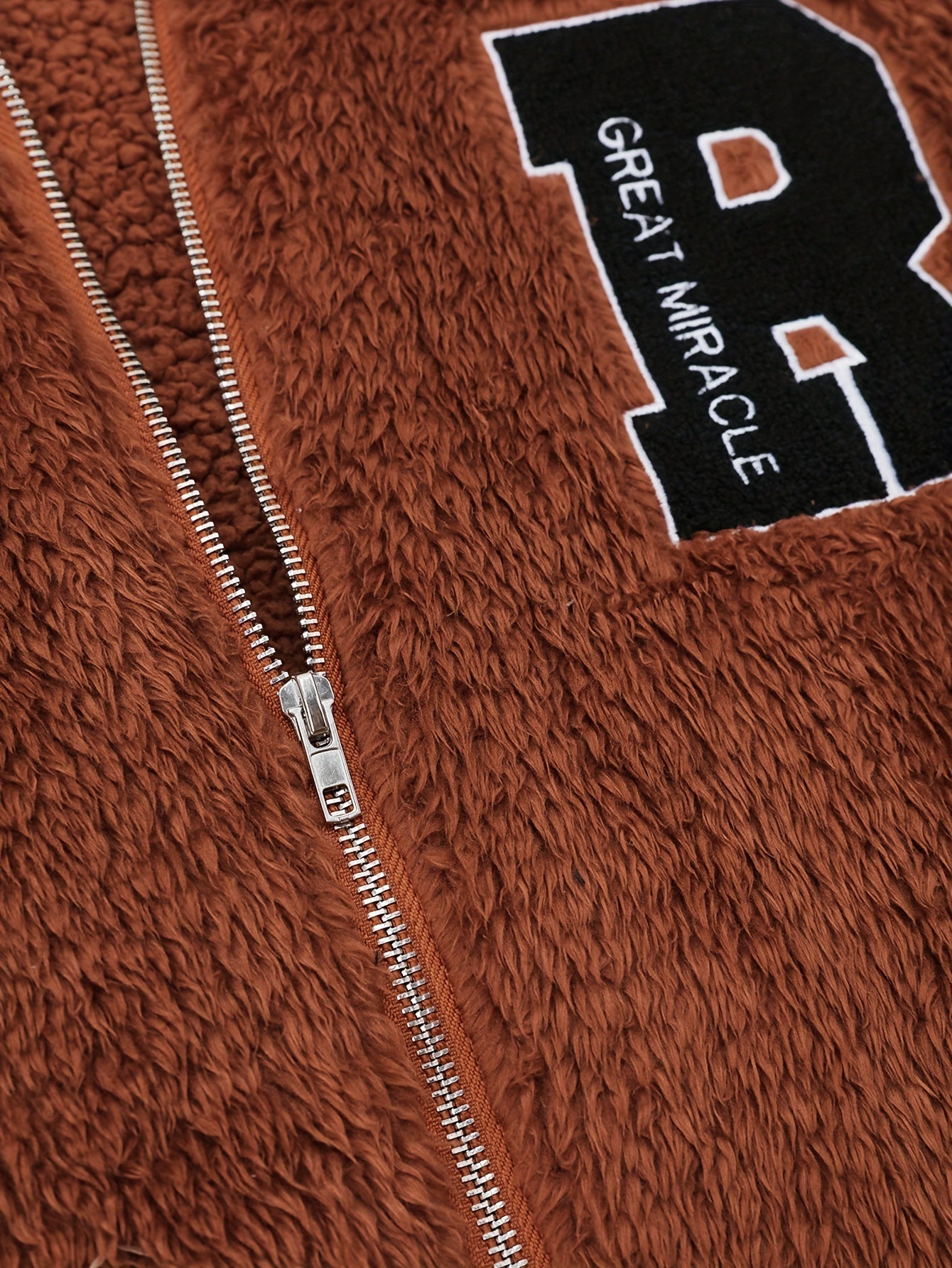 Trendy Teddy Bomberjack met Letterpatroon: Warm en Stijlvol! Shop Nu. afbeelding 6