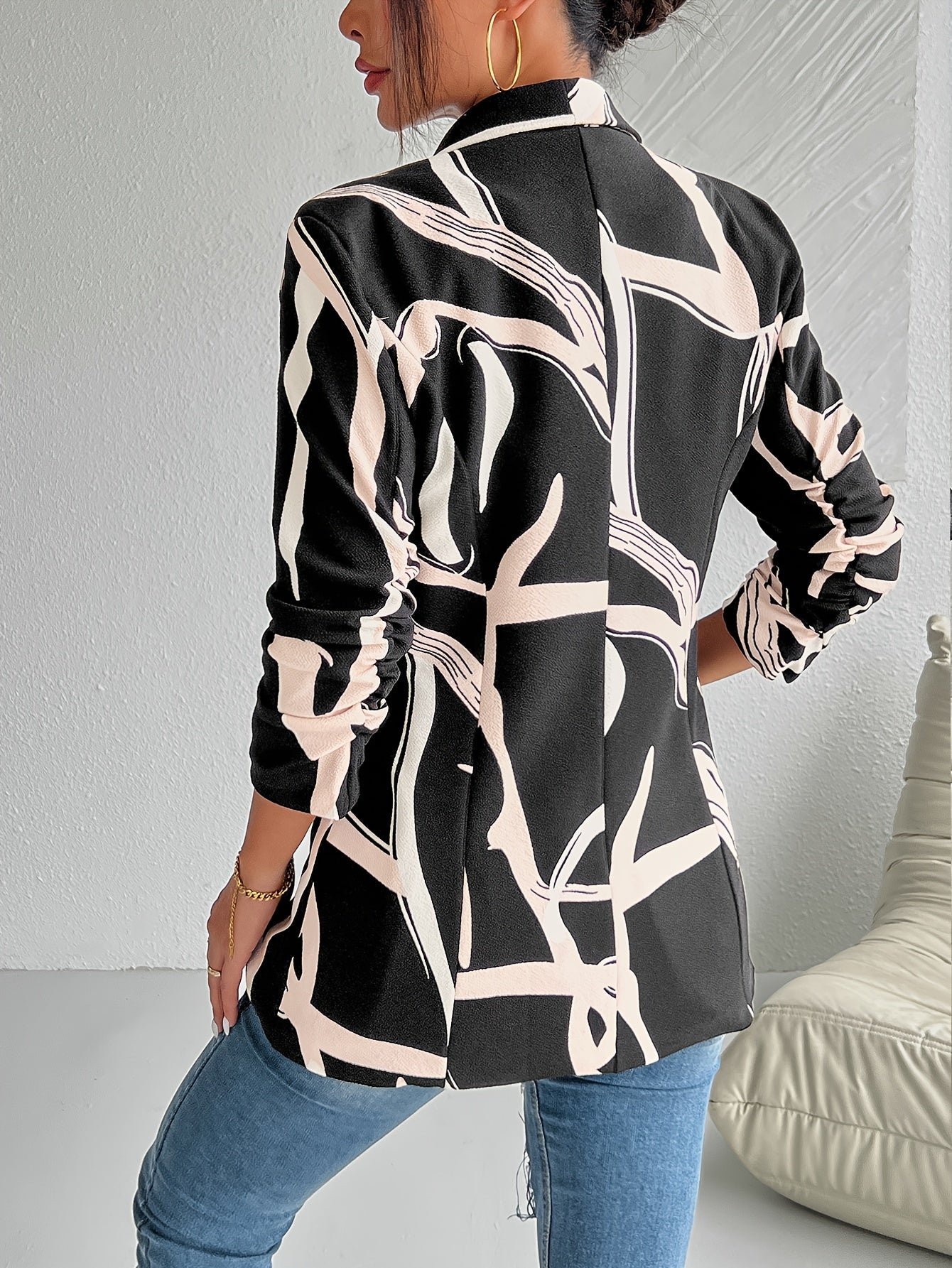 Elegante herenblazer met abstracte print en revers: modern en comfortabel! Ontdek de stijlvolle toevoeging aan je garderobe met perfecte pasvorm. Shop nu! afbeelding 2