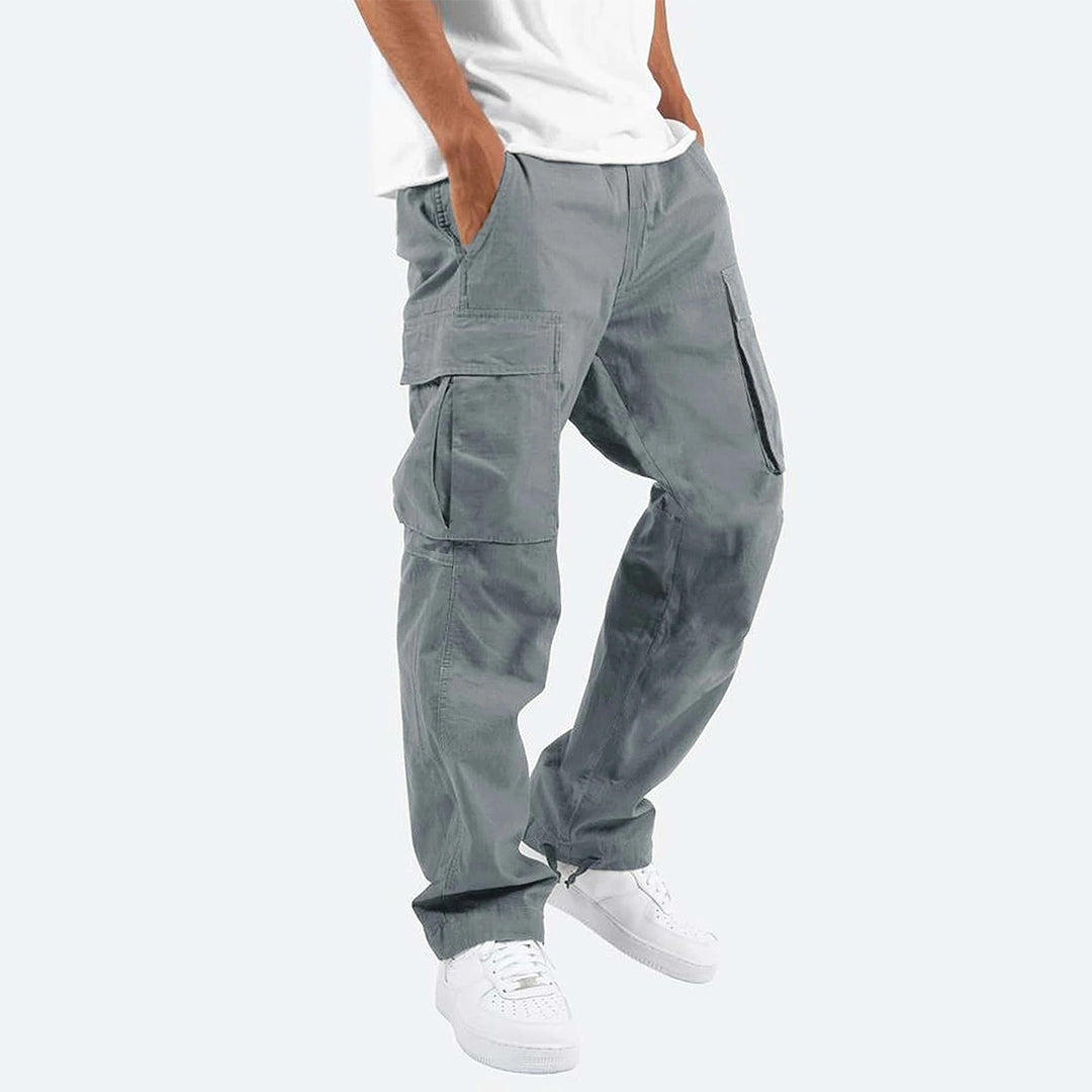 Zijkant bruine cargo broek voor heren