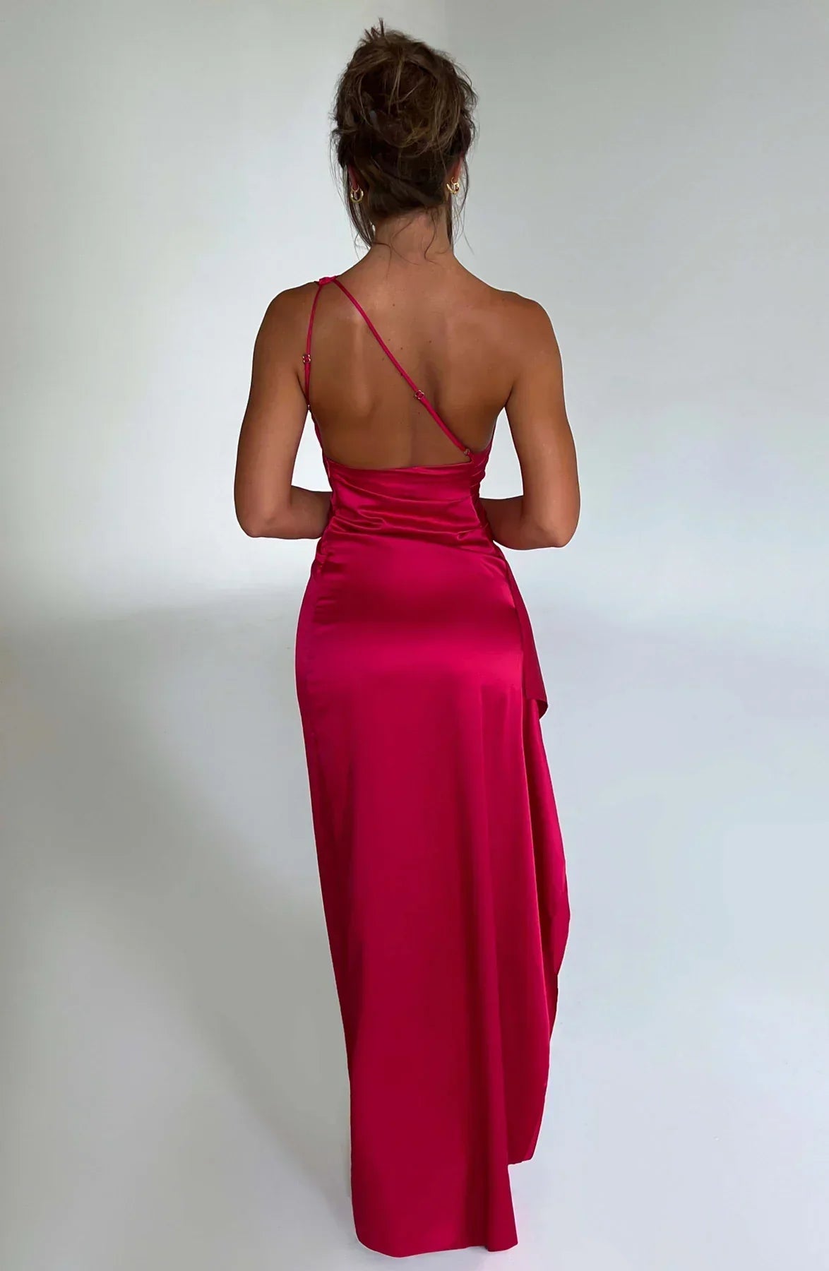 Schitterende Luxe Satijnen One-Shoulder Splitjurk