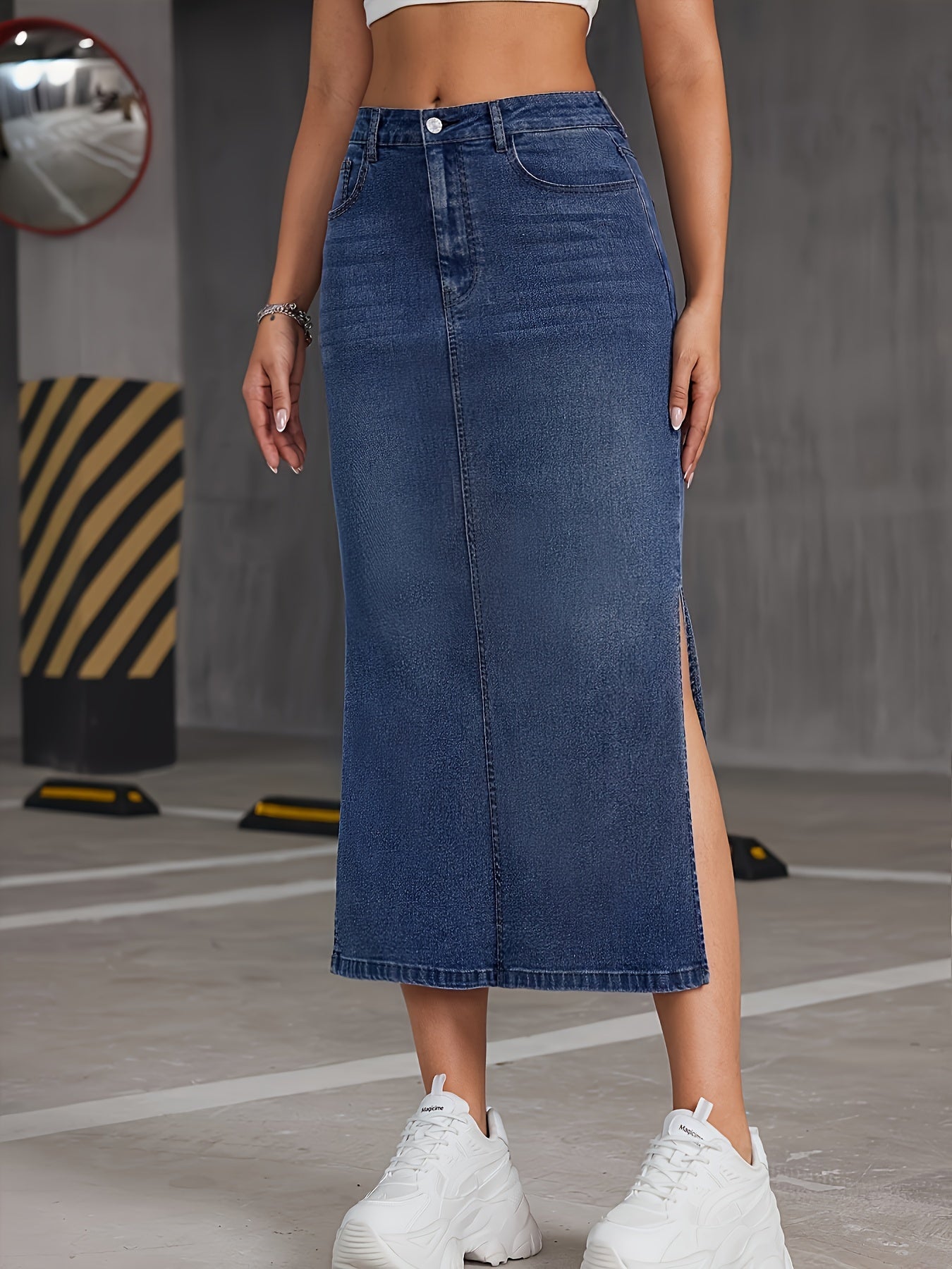 Blauwe denim midi-rok met hoge taille: stijlvol en comfortabel voor elke vrouw afbeelding 4