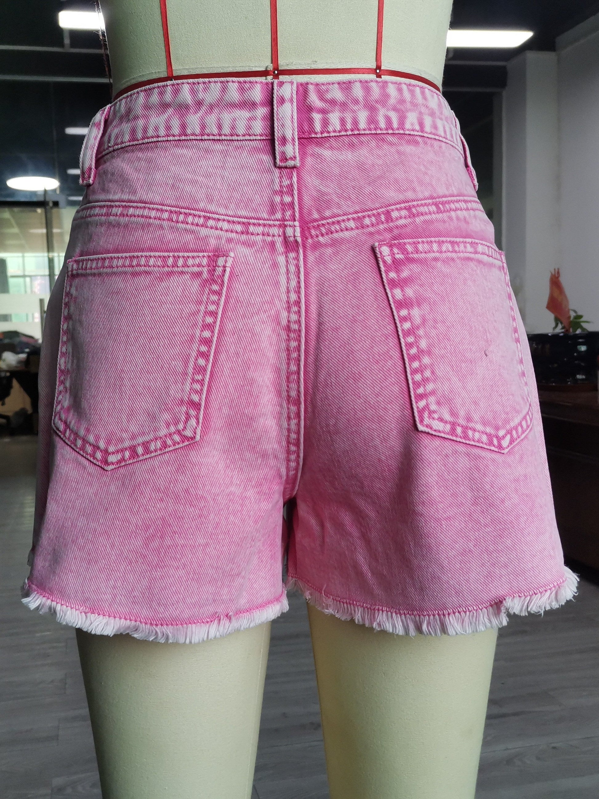 Hippe witte spijkerbroek met hoge taille en onafgewerkte zoom - 100% katoen en zomerproof! Shop nu! afbeelding 4