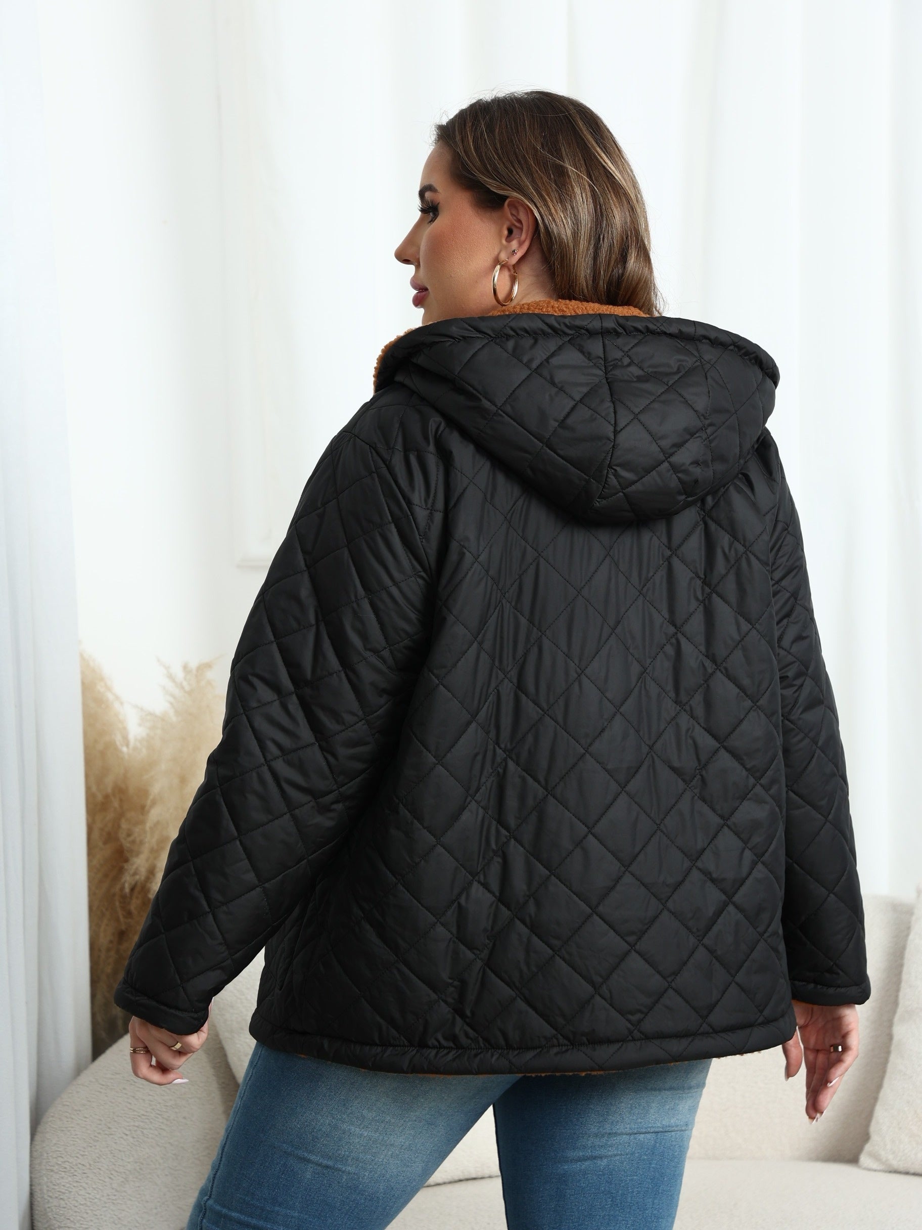 Warm en stijlvol de winter door met onze gewatteerde jas - ontdek de perfecte combinatie van comfort en functionaliteit afbeelding 2