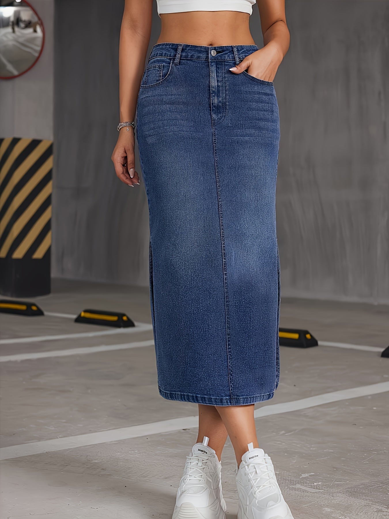 Blauwe denim midi-rok met hoge taille: stijlvol en comfortabel voor elke vrouw afbeelding 2