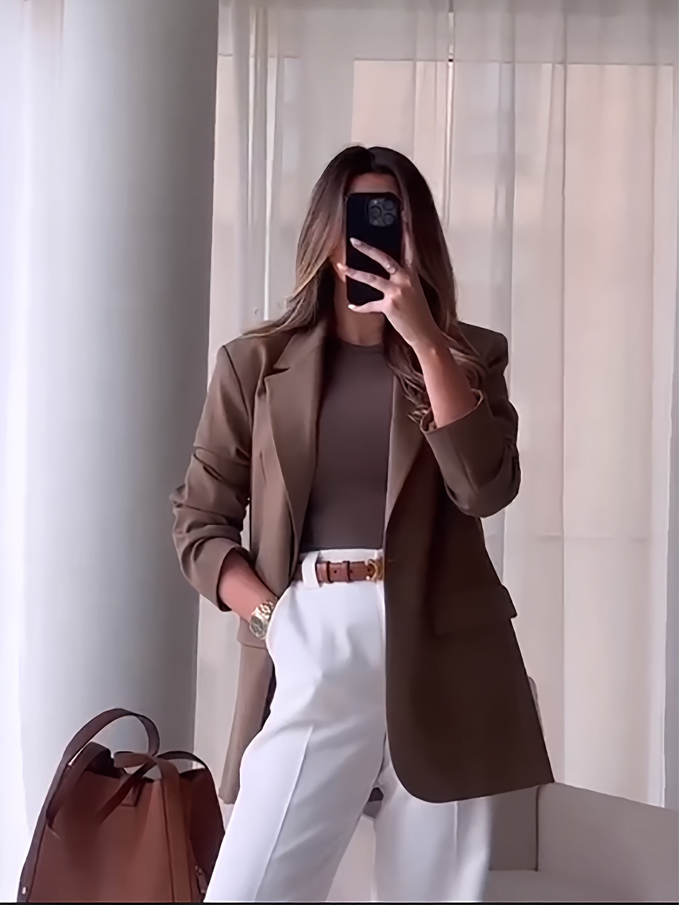 Luxe en veelzijdige damesblazer: tijdloos design en hoogwaardige kwaliteit afbeelding 2