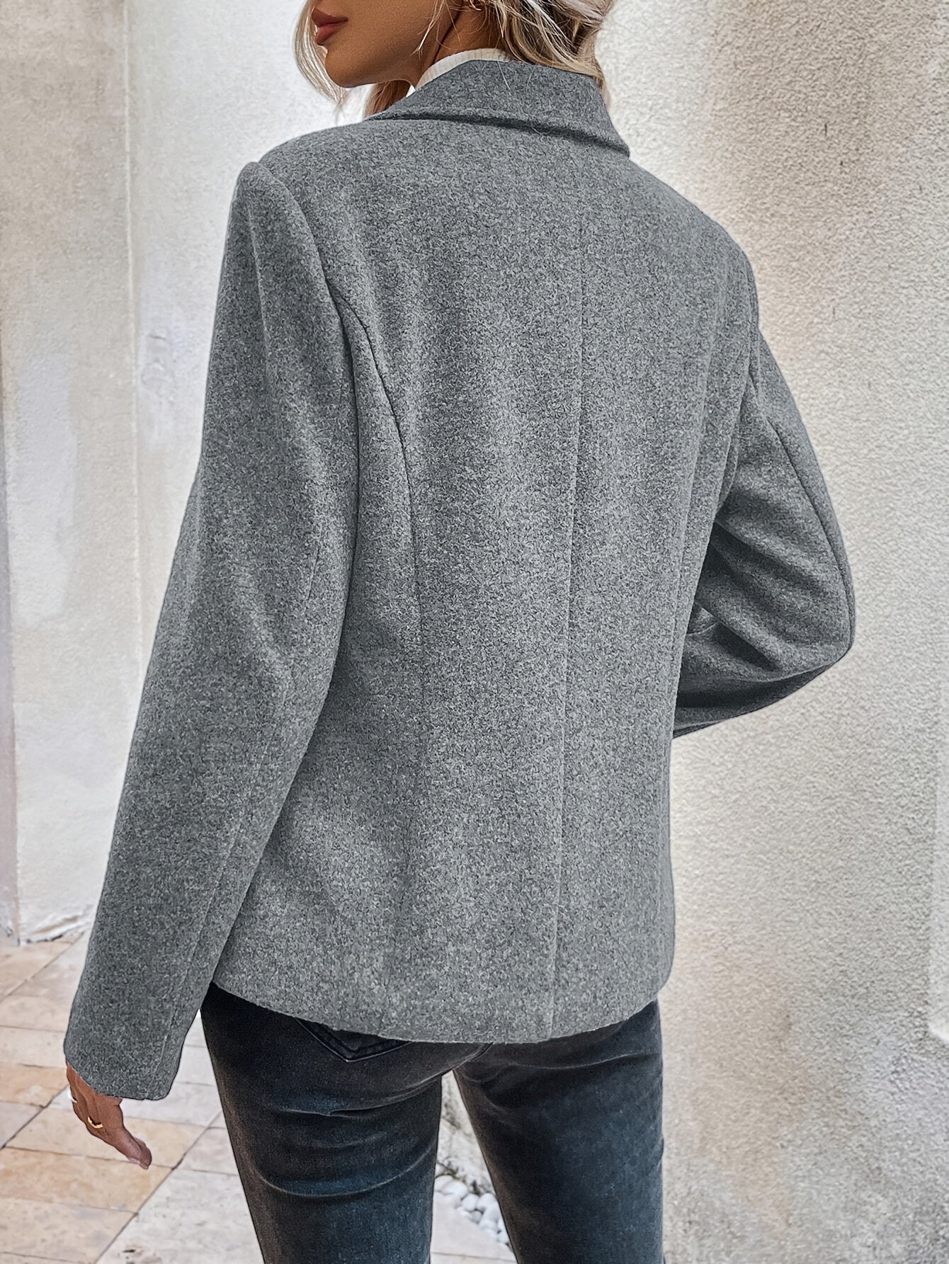 Stijlvol en tijdloos: de ideale damesblazer voor elke gelegenheid afbeelding 3