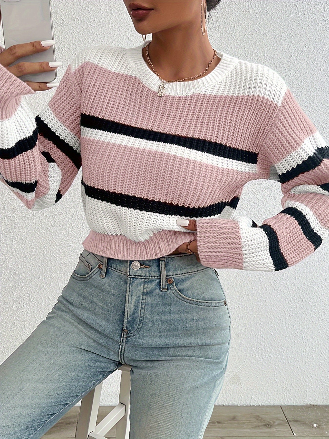 Trendy en comfortabele colorblock gebreide trui voor een stijlvolle herfst- en winterlook afbeelding 2
