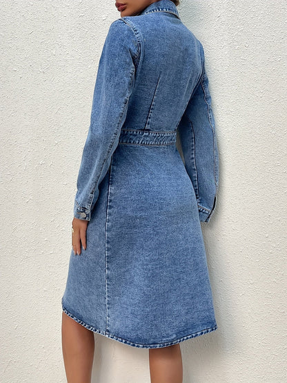 Blauwe denim jurk met lange mouwen - een tijdloze must-have voor je garderobe! Gemaakt van hoogwaardig, comfortabel denim, deze getailleerde jurk combineert elegantie en functionaliteit. Perfect voor de lente en herfst. Bestel nu! afbeelding 5