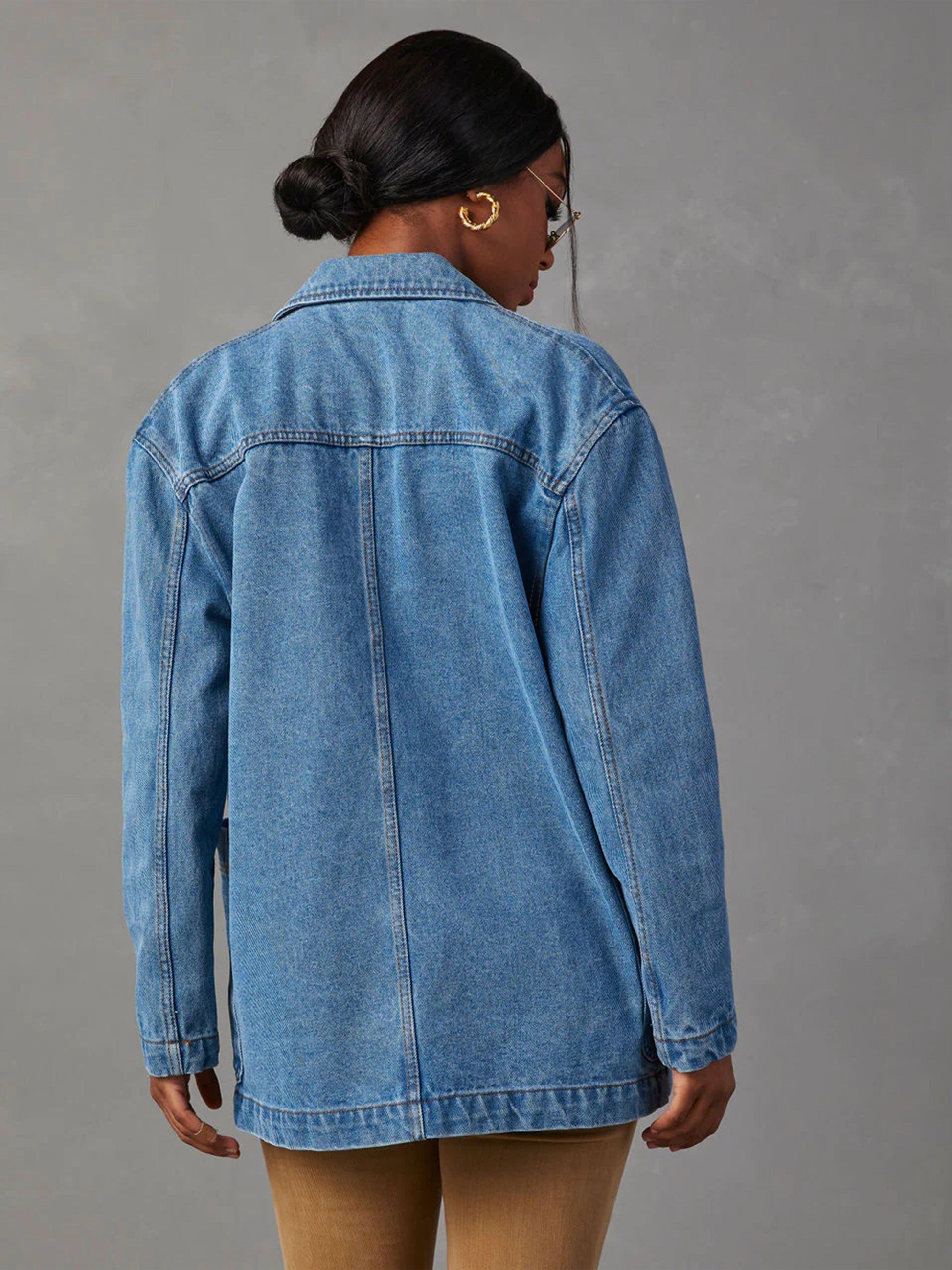 Lange gewassen blauwe spijkerjas: stijlvolle lente en herfst essential afbeelding 5