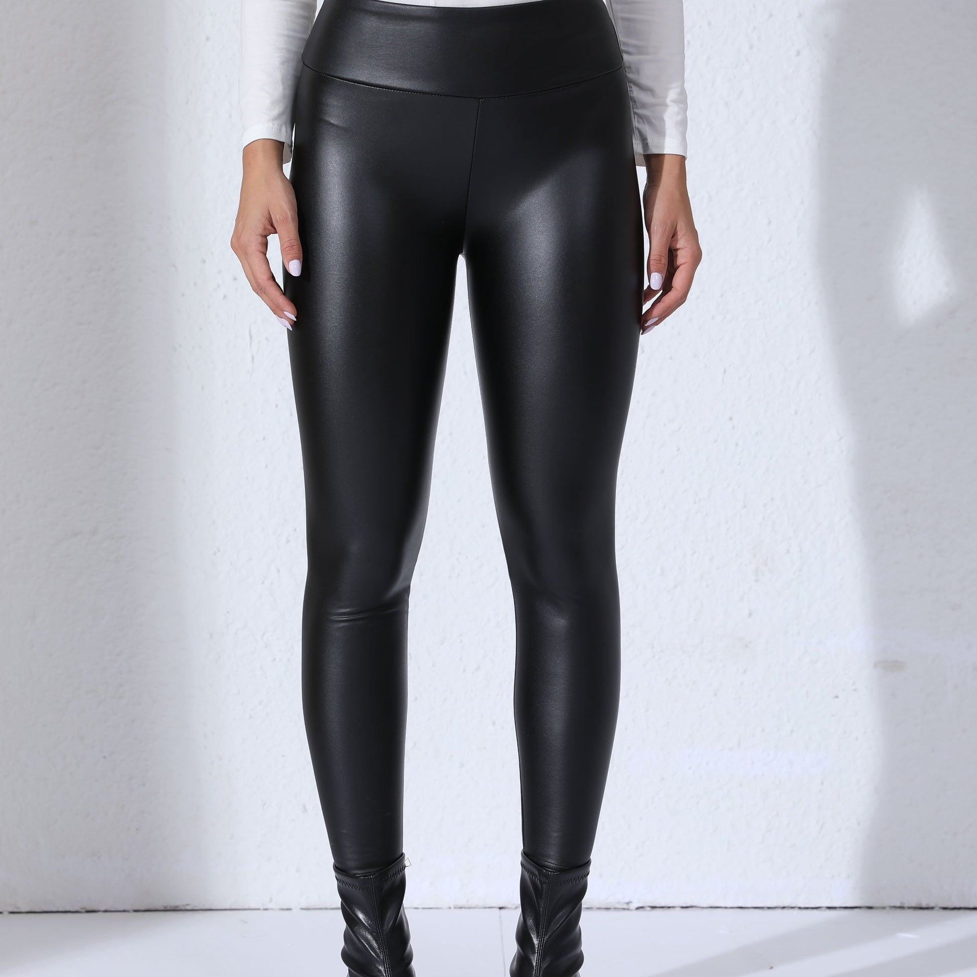 Stijlvolle en comfortabele PU-leer sportleggings voor herfst en winter buitenavonturen afbeelding 11