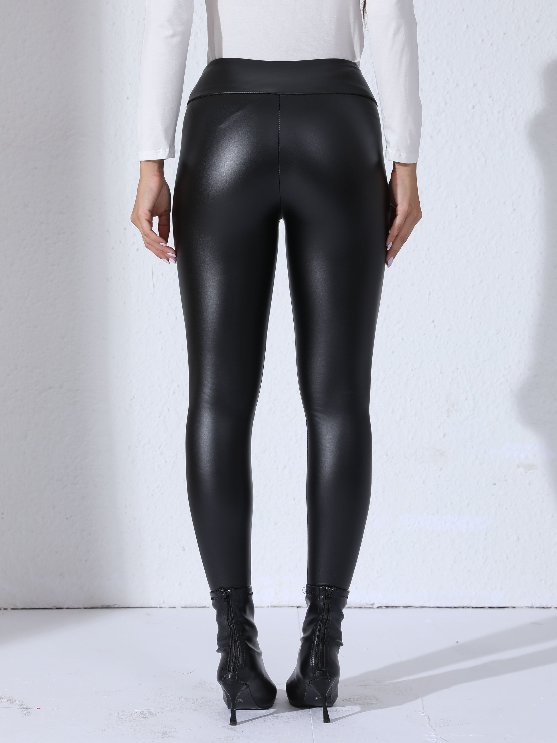 Stijlvolle en comfortabele PU-leer sportleggings voor herfst en winter buitenavonturen afbeelding 3