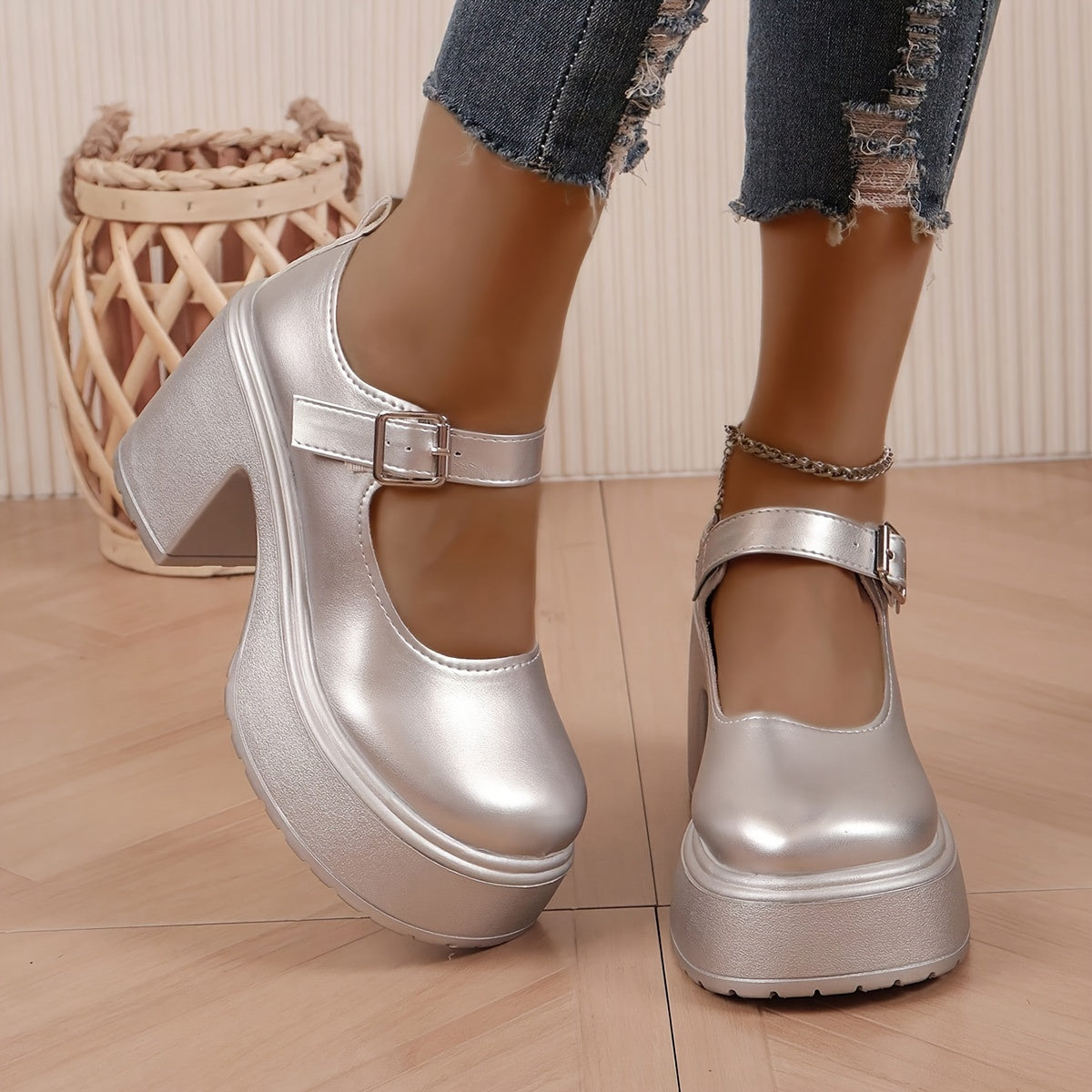 Moderne metallic zilveren platformpumps - comfortabel en stijlvol afbeelding 3