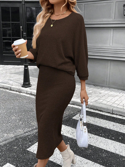 Set met t-shirt met vleermuismouwen en midi bodycon rok voor dames, casual herfstoutfit-77