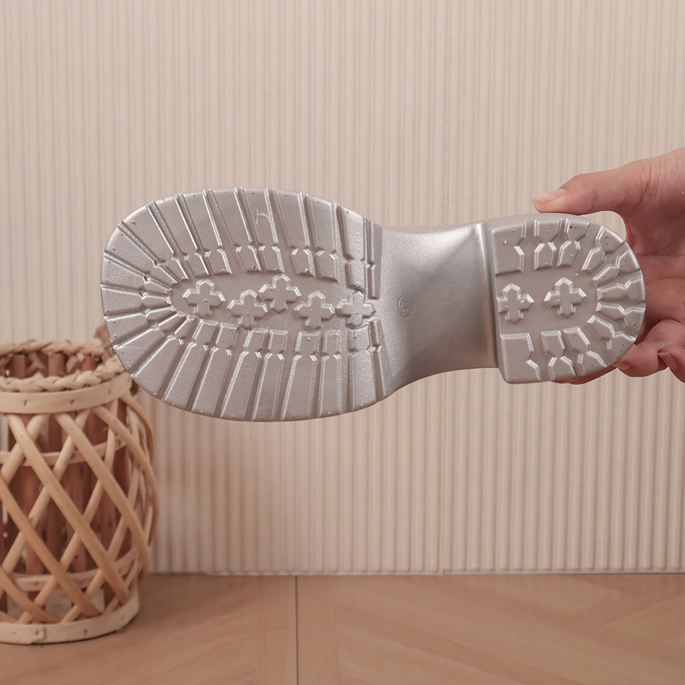Moderne metallic zilveren platformpumps - comfortabel en stijlvol afbeelding 5