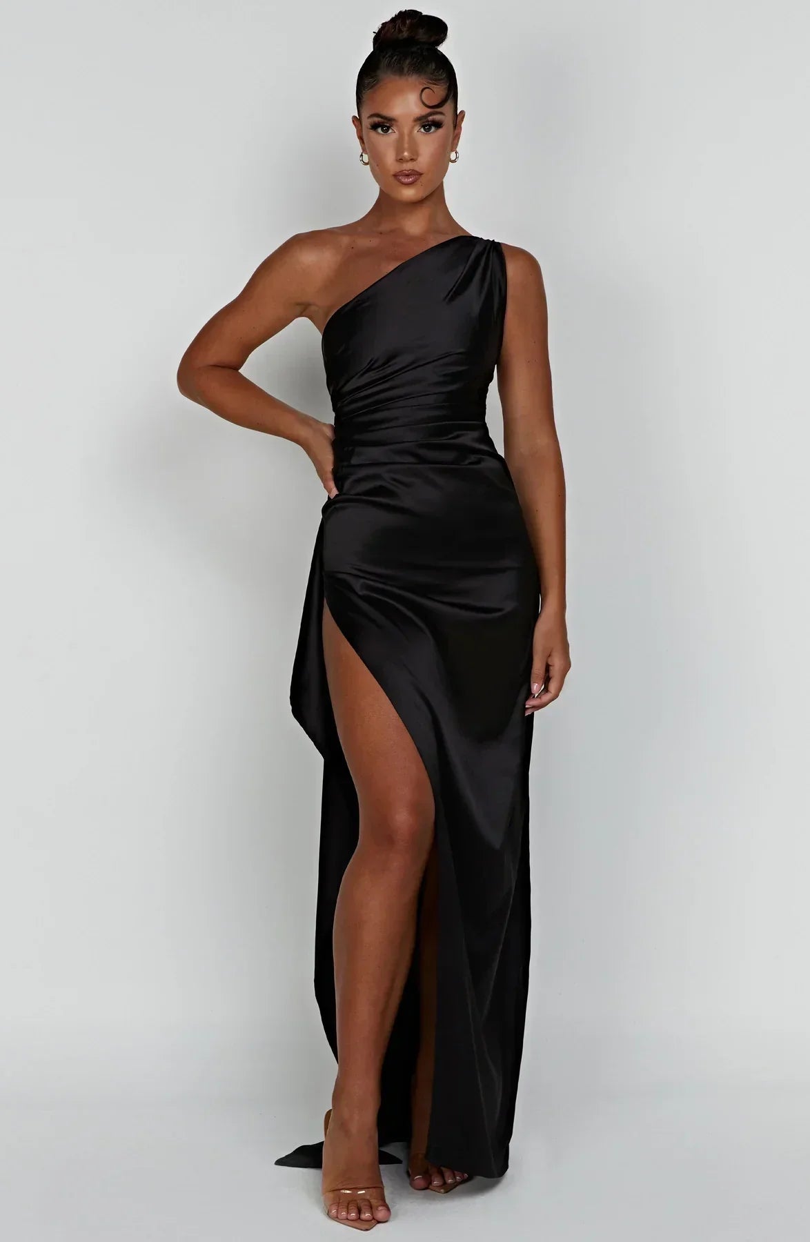 Schitterende Luxe Satijnen One-Shoulder Splitjurk