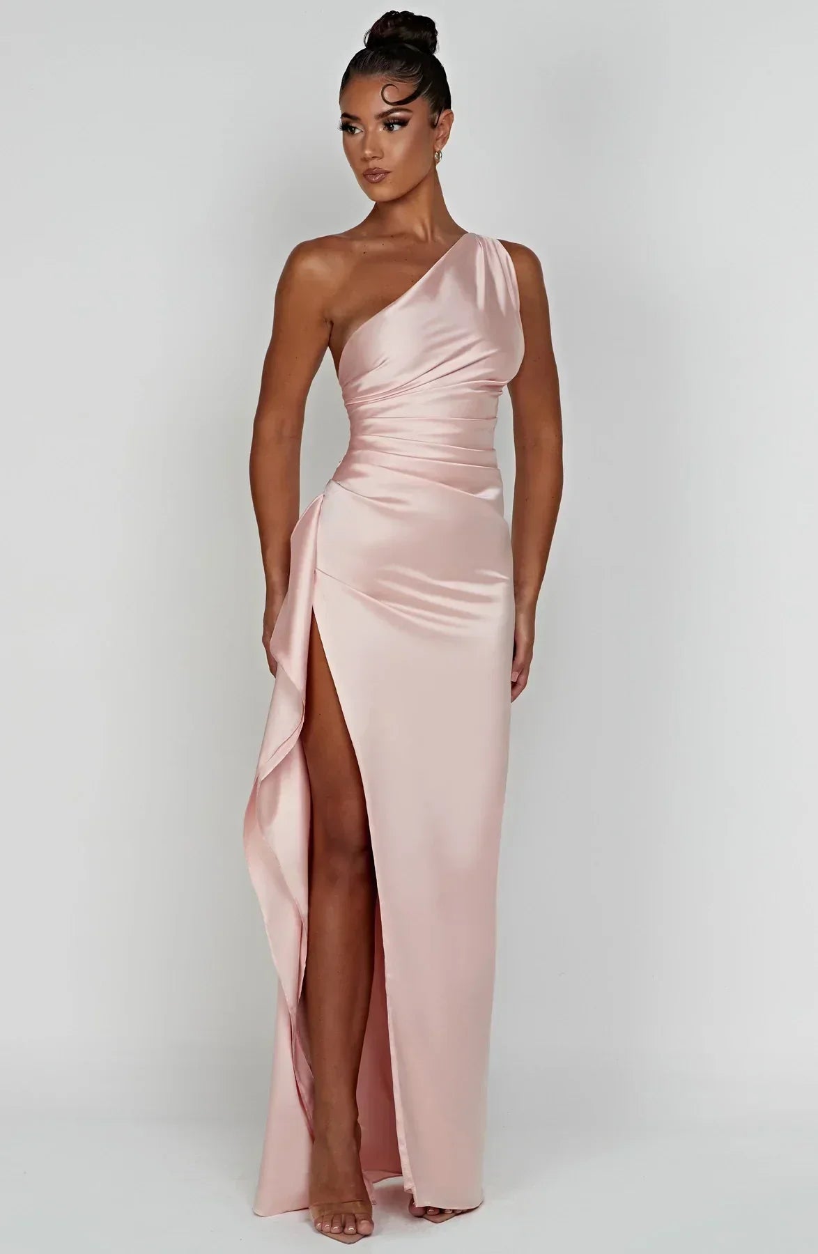 Schitterende Luxe Satijnen One-Shoulder Splitjurk