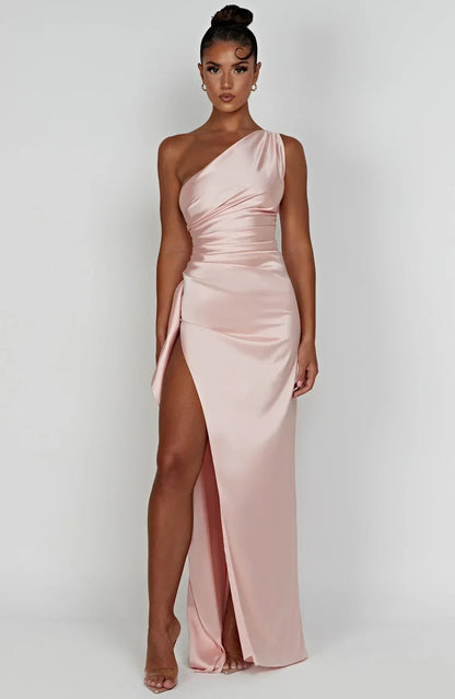 Schitterende Luxe Satijnen One-Shoulder Splitjurk