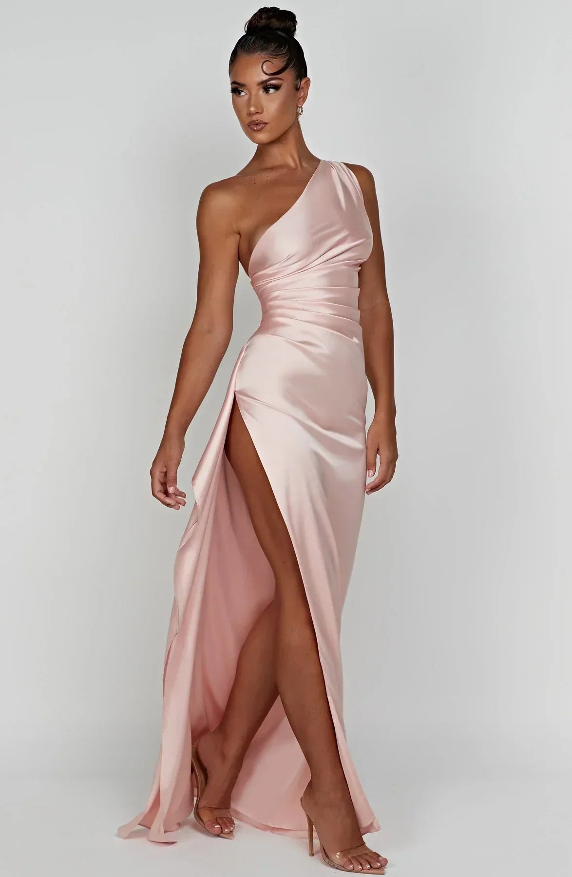 Schitterende Luxe Satijnen One-Shoulder Splitjurk