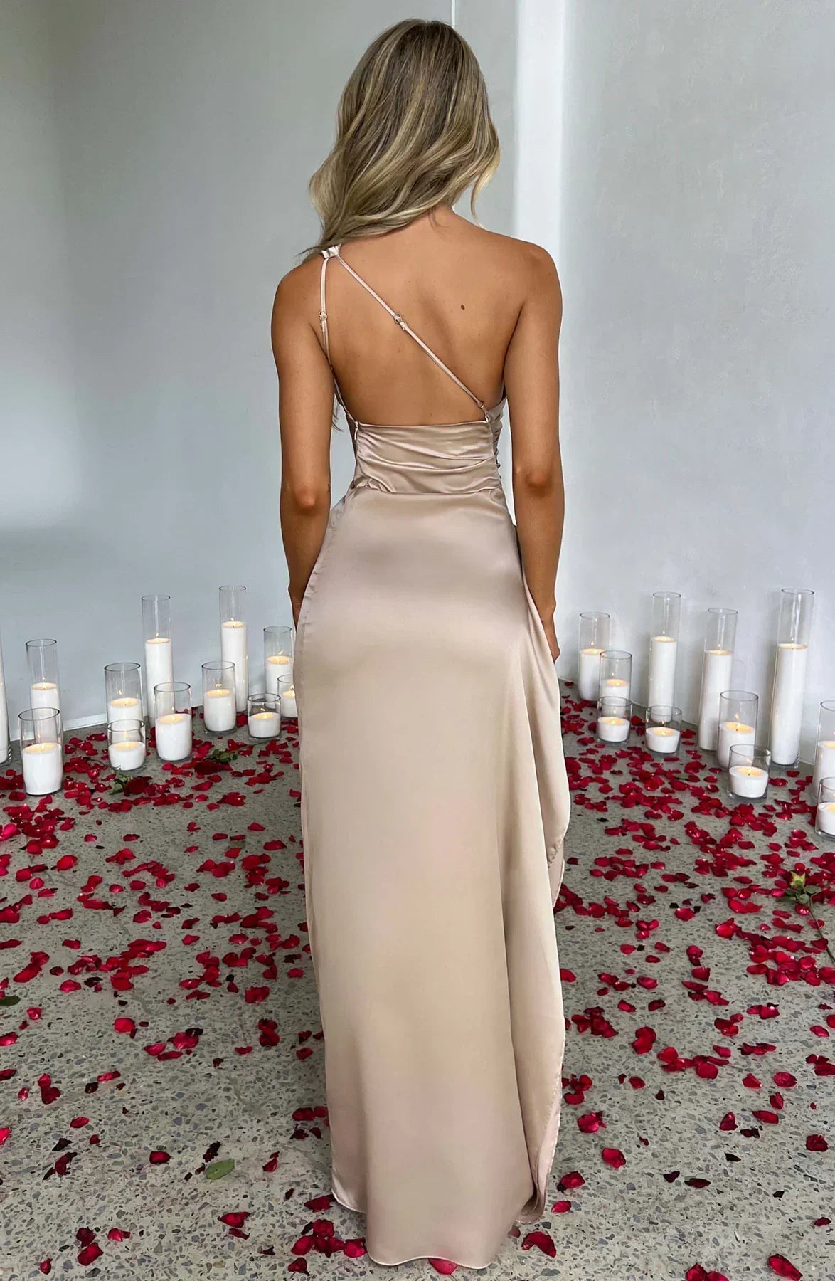Schitterende Luxe Satijnen One-Shoulder Splitjurk