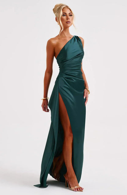 Schitterende Luxe Satijnen One-Shoulder Splitjurk