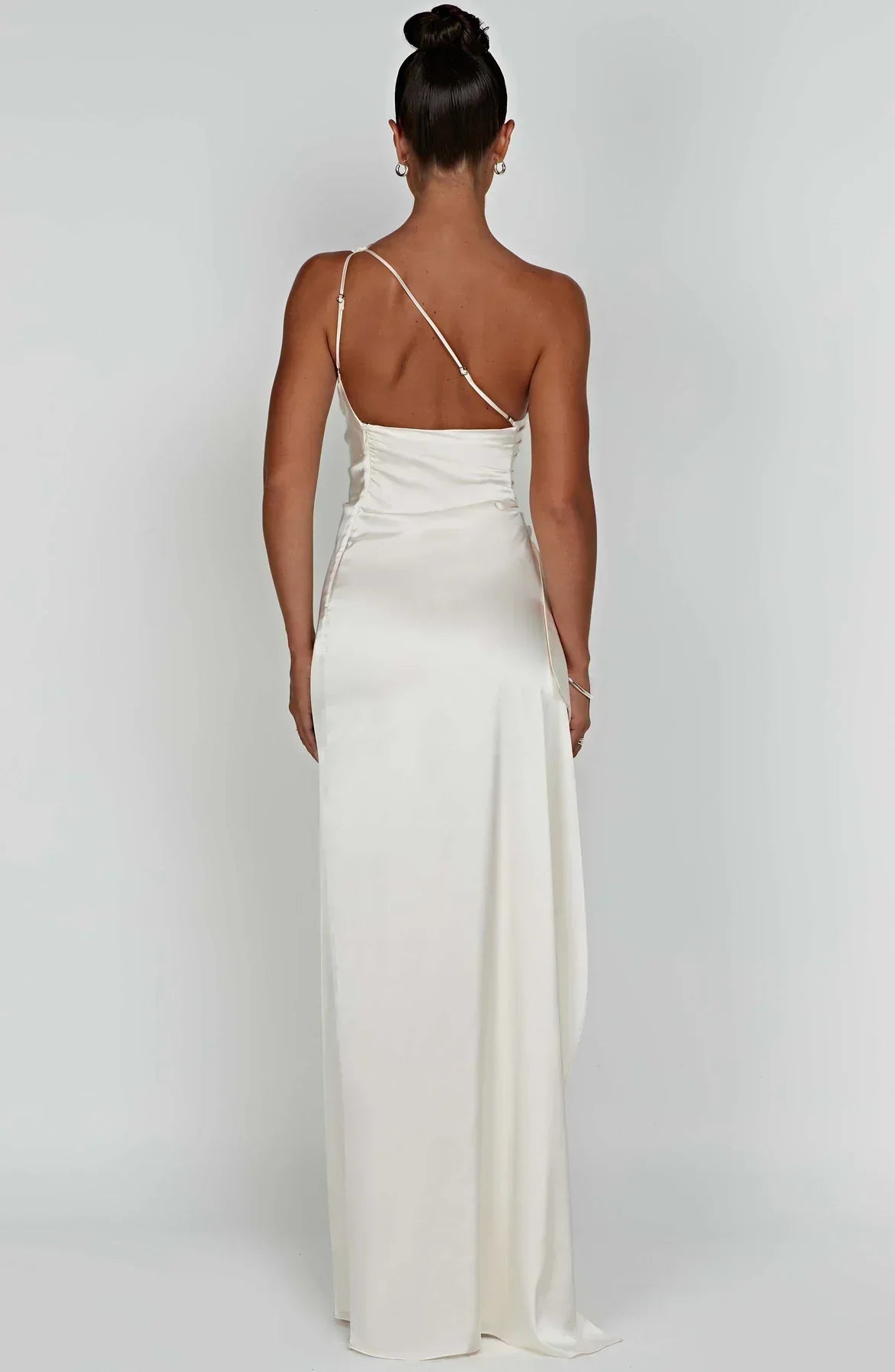 Schitterende Luxe Satijnen One-Shoulder Splitjurk