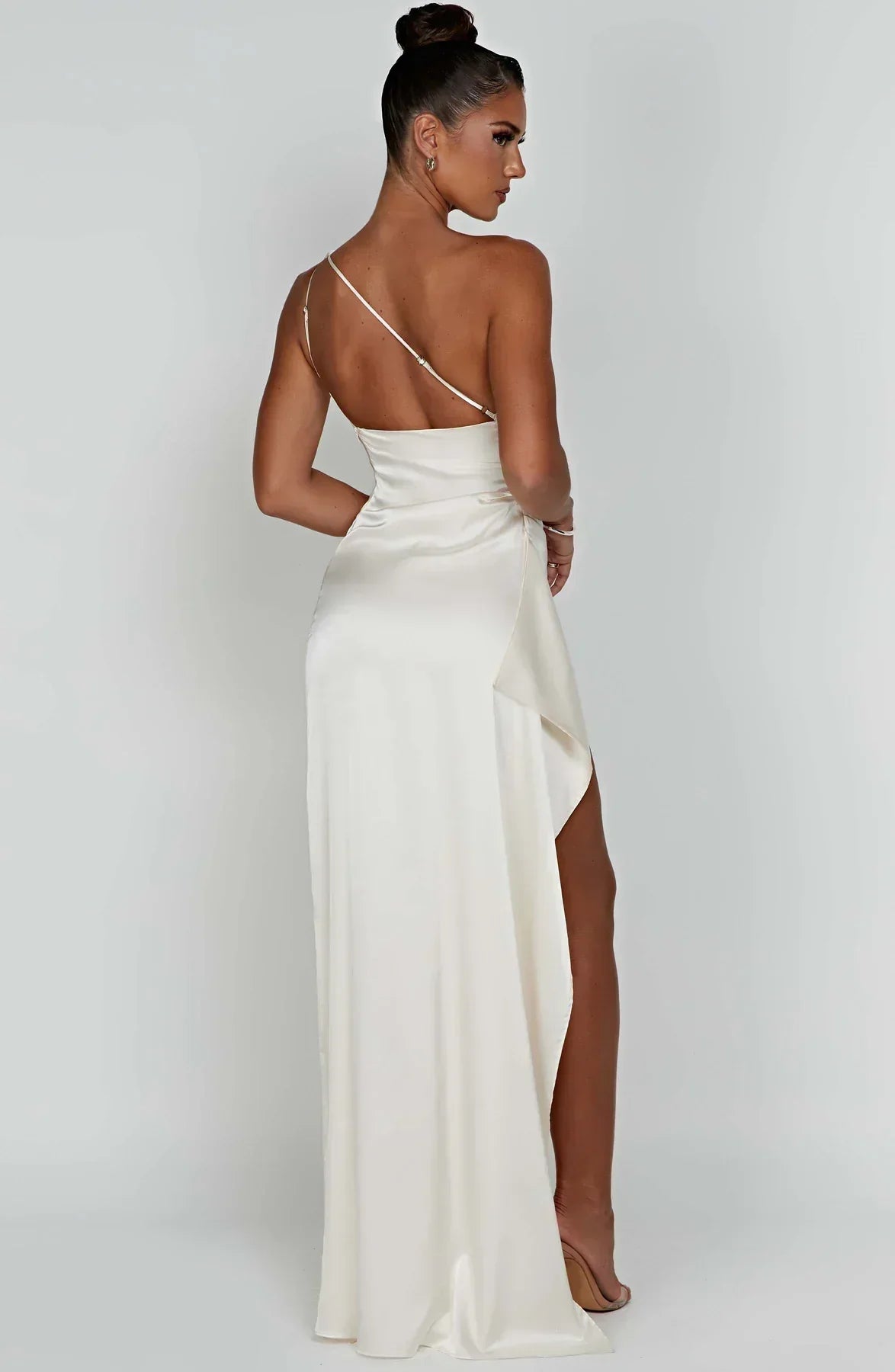 Schitterende Luxe Satijnen One-Shoulder Splitjurk
