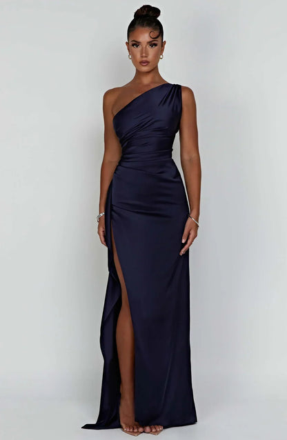 Schitterende Luxe Satijnen One-Shoulder Splitjurk
