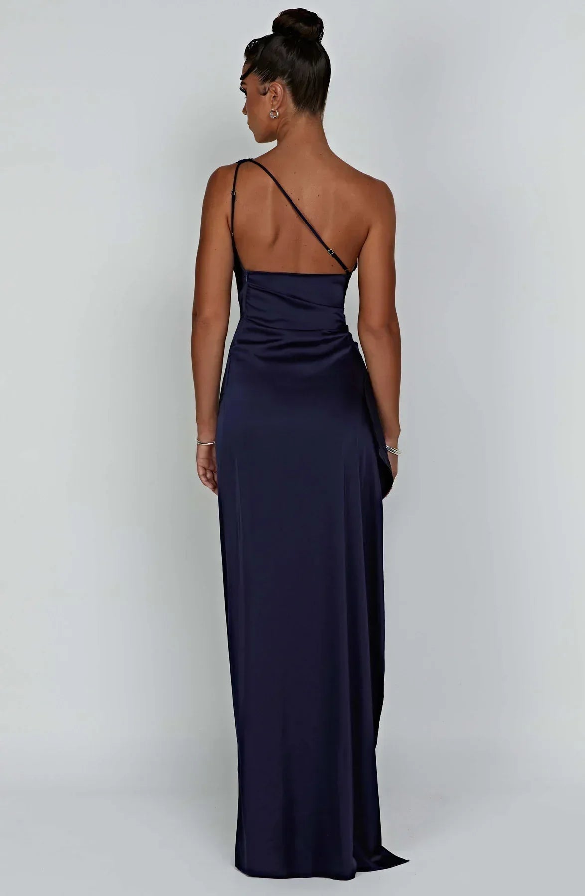 Schitterende Luxe Satijnen One-Shoulder Splitjurk