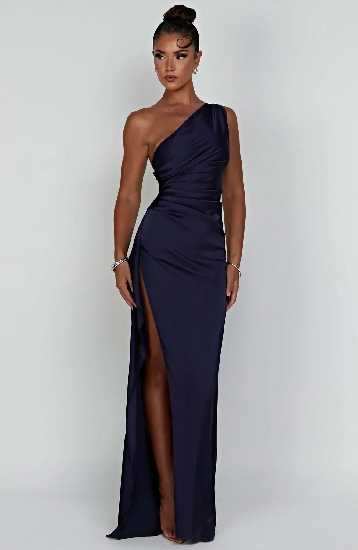Schitterende Luxe Satijnen One-Shoulder Splitjurk