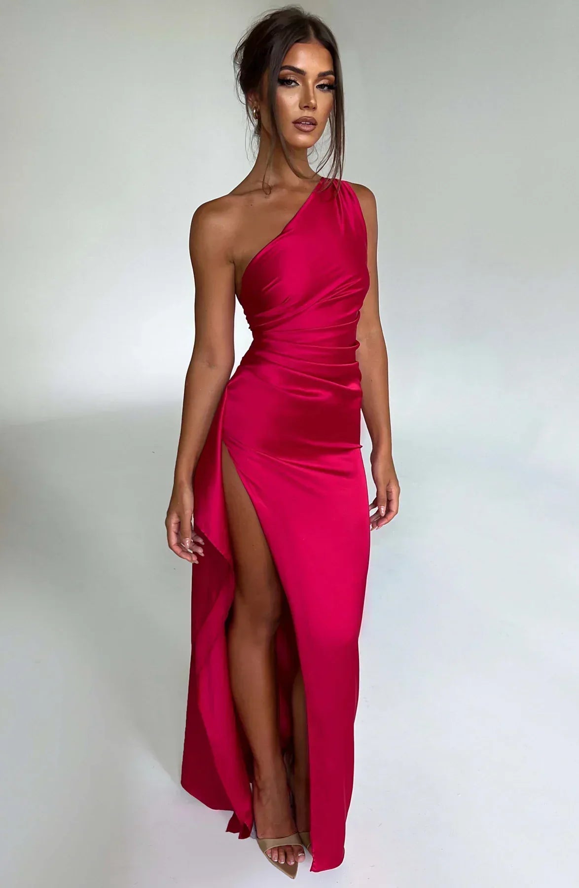 Schitterende Luxe Satijnen One-Shoulder Splitjurk