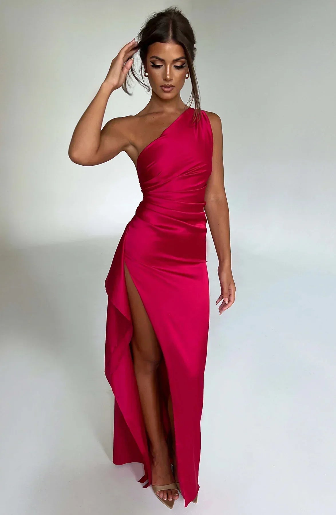 Schitterende Luxe Satijnen One-Shoulder Splitjurk