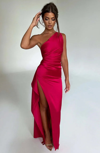 Schitterende Luxe Satijnen One-Shoulder Splitjurk