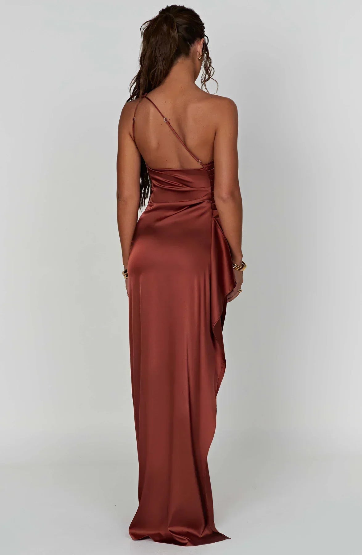 Schitterende Luxe Satijnen One-Shoulder Splitjurk