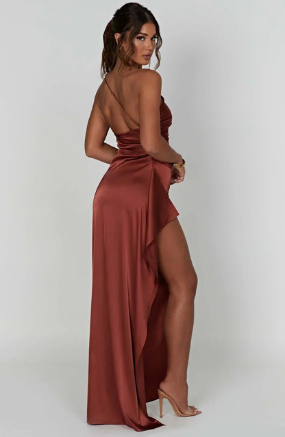 Schitterende Luxe Satijnen One-Shoulder Splitjurk