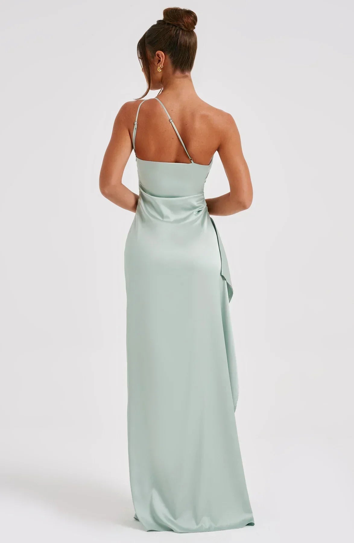 Schitterende Luxe Satijnen One-Shoulder Splitjurk