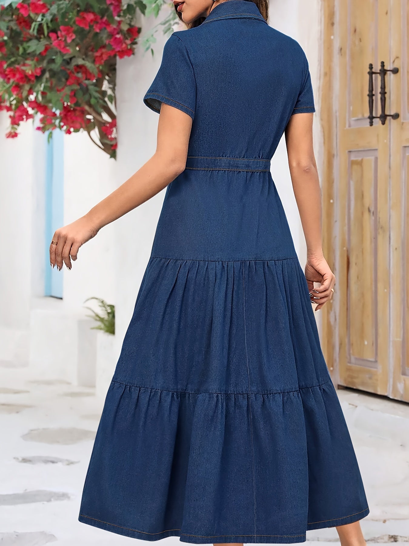 Moderne gewassen blauwe midi denim jurk | Lente- en zomerfavoriet afbeelding 3