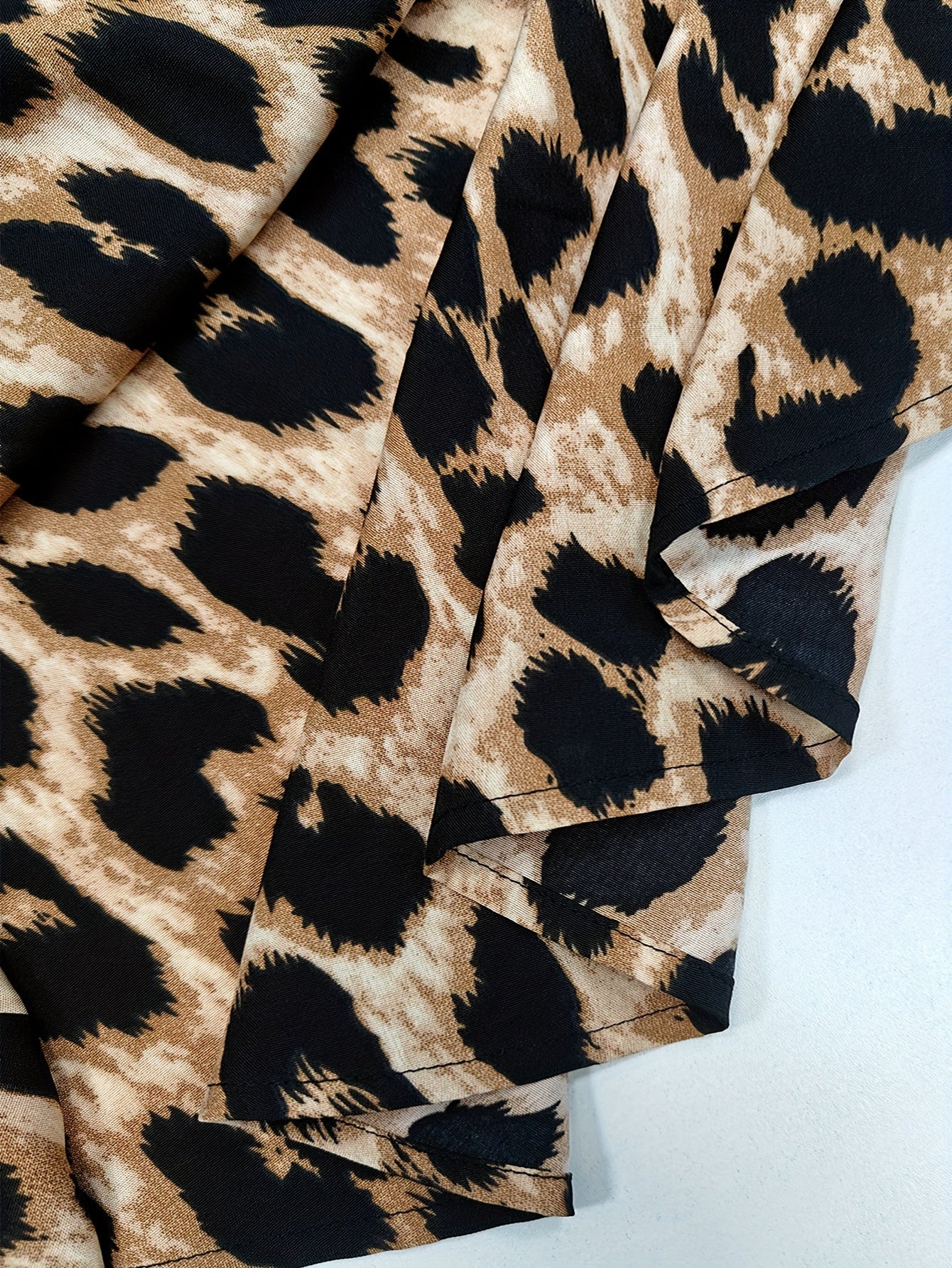 Trendy en comfortabele luipaardprint jurk voor elke gelegenheid - Elena dames overhemdjurk met lange mouwen afbeelding 4
